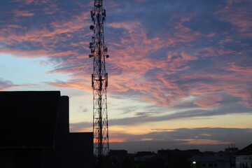 Naklejka premium crane at sunset