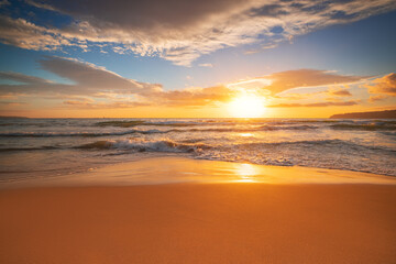 Beach sunrise over the tropical sea - obrazy, fototapety, plakaty