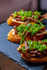 bruschetta with beef and green pepper