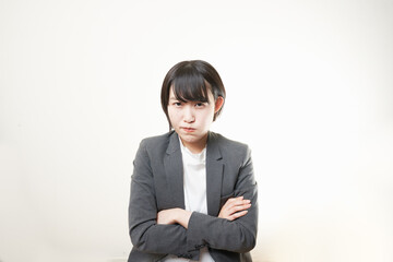 スーツ姿の女性のイメージ