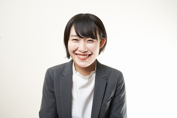 スーツ姿の女性のイメージ