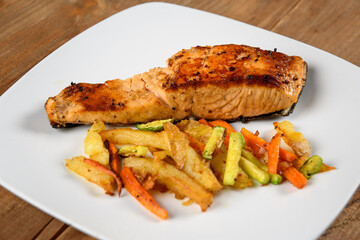 Salmón y verduras a la plancha