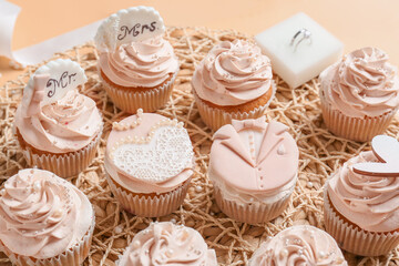 Obraz na płótnie Canvas Tasty wedding cupcakes on color background