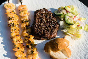 Surf and Turf - gegrilltes Rinderfilet und White Tiger Garnelen