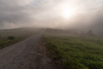 霧の中の美ヶ原高原