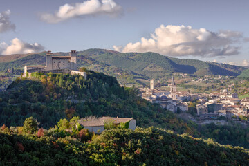 Spoleto, Perugia. Rocca di Albornoz sulla collina che domina la città