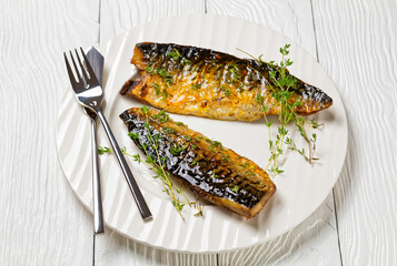 fried mackerel fillets with spices and herbs