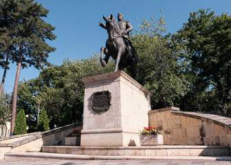Obraz premium View of genaral Ermolov monument in central park (Cascade) on sunny day. Pyatigorsk, Stavropol Krai, Russia.