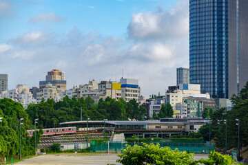 赤坂方面から臨む、四ツ谷駅周辺の風景