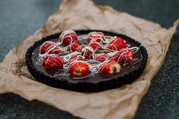 chocolate tart with strawberries 
