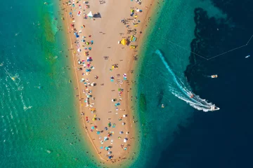Fotobehang Gouden Hoorn strand, Brac, Kroatië Luchtscène van Zlatni-ratstrand op Brač-eiland, Kroatië