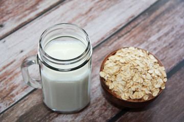 white milk kefir in a glass mug and dry dietary oat flakes