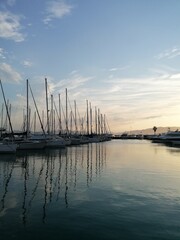 Port Canto Cannes - Coucher de soleil sud de la France - ciel bleu