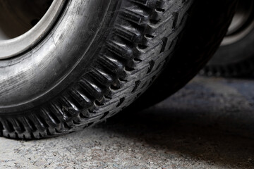 Old truck tires which is not standardized repair are cracks on the skin should not continue to use