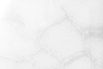 Obraz premium White cement wall and cracks on surface for background texture and copy space in design background