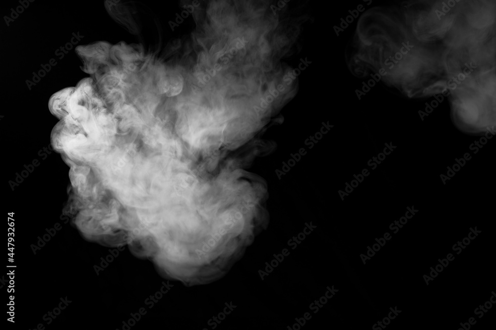 Poster white smoke on black background for overlay effect. a realistic smoke effect for creating an intense