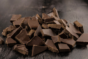 chaotically broken dark chocolate bars