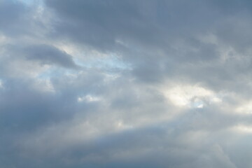 Wolken Himmel am späten Nachmittag mit überwiegender Bewölkung