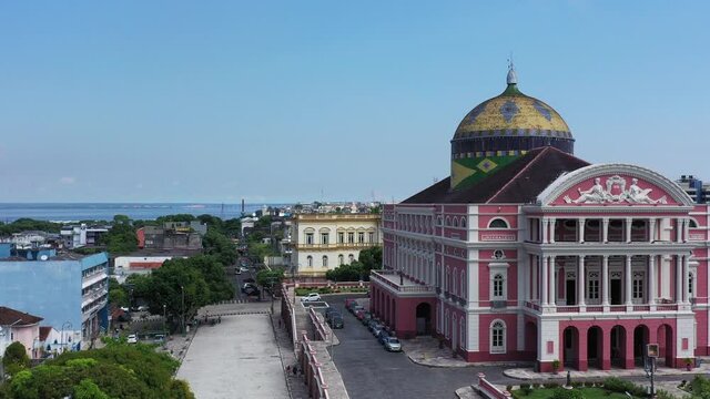 Teatro Amazonas, localizado no Largo de S&atilde;o Sebasti&atilde;o, no Centro Hist&oacute;rico de Manaus, AM, Brasil.
