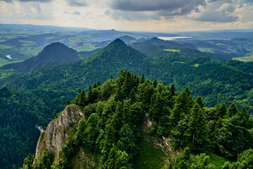 Beautiful aerial panoramic view of the Pieniny National Park, Poland in sunny day from Trzy Korony - English: Three Crowns (the summit of the Three Crowns Massif) © udmurd
