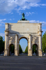 Fototapeta na wymiar The Siegestor (Victory Gate) in Munich