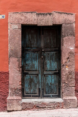 Fototapeta na wymiar Puerta San Miguel de Allende Guanajuato 