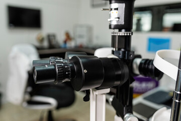 Fototapeta na wymiar Maquina utilizada para hacer fondo de ojo en una clínica de salud visual
