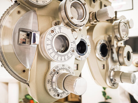 Maquina que se utiliza para hacer exámenes de la vista a las personas