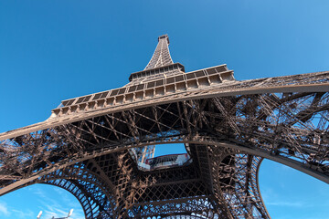 eiffel tower on a cloudless day