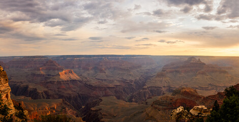 Fototapeta na wymiar Panorama Morning at the South Rim of the Grand Canyon