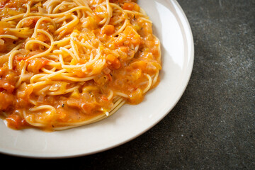 spaghetti pasta with creamy tomato sauce