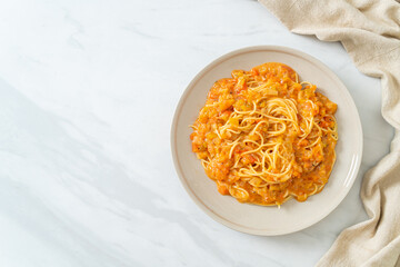 spaghetti pasta with creamy tomato sauce