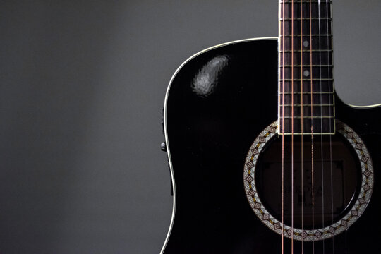 Horizontal Guitar Black