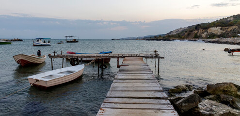 Obraz premium panoramic view of wooden pier and boats