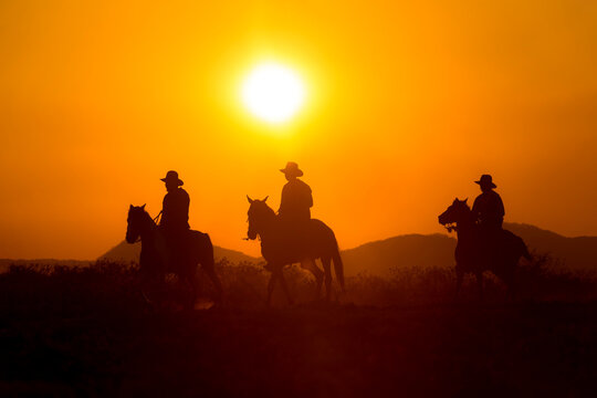 Cowboy silhouette riding a horse When the sunset looks beautiful
