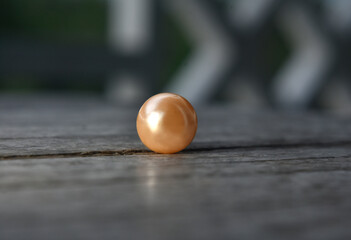 Real pearls are natural pearls.