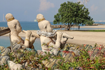 Piper statues at beach temple