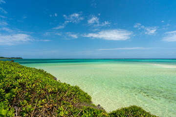 癒される海岸線と青い空