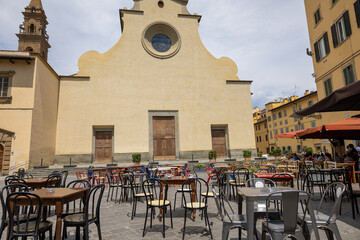 Restaurant in Florenz mit St&uuml;hlen und Tischen