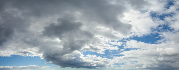 Obraz premium Beautiful skyline panoramic background, blue sky and clouds