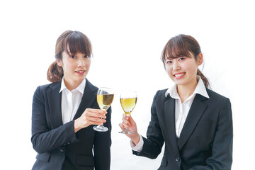 飲み会をする若手社員