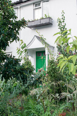 Fototapeta na wymiar Beautiful front green garden of English house.
