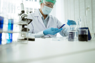 Fototapeta premium Scientist are looking at in vitro chemistry in a chemistry