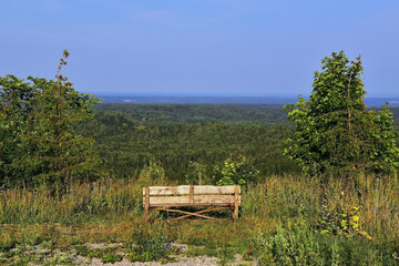 Panorama opening from the top of the White Mountain