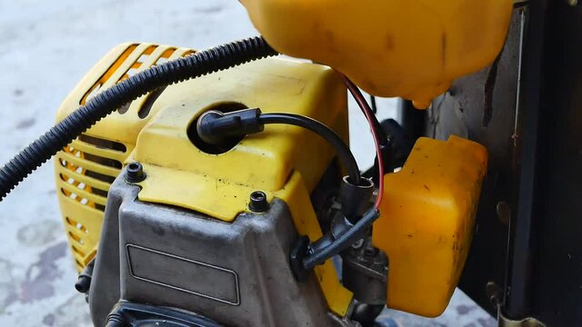 Noise-sounding gasoline-fueled lawn mower with 2T . engine