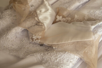 Dettaglio scollatura abito da sposa
