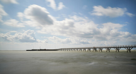 Fototapeta premium Steg zum Hafen in der Nähe der dänischen Ortschaft Arnager auf der Ostsee-Insel Bornholm