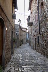 Fototapeta na wymiar wunderschöne altstadt in der Toskana mit tollen kleinen gassen und mauern