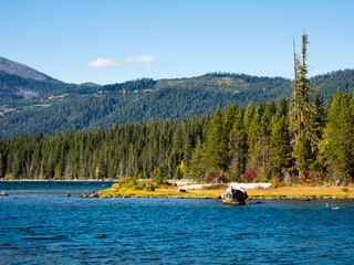 Sunny autumn day on Lake Wenatchee - Washington state, USA