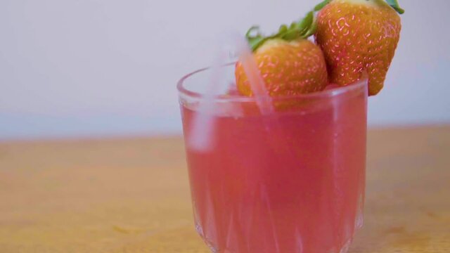 strawberry drink to cool down the summer